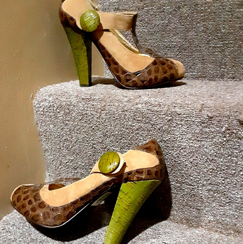Naughty Monkey Sz 7.5 Suede Heels